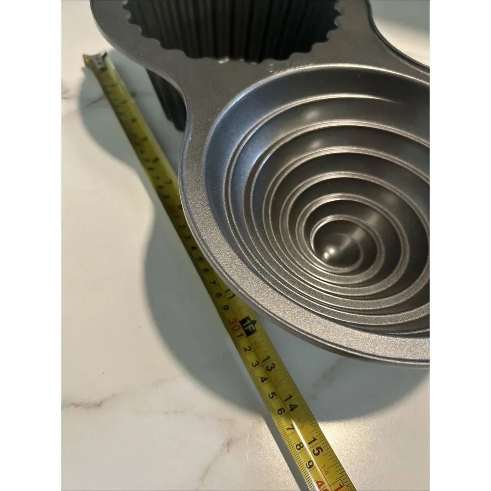Wilton Giant Cupcake Pan 3-D Non-Stick‎ Birthday Swirl - Excellent Condition